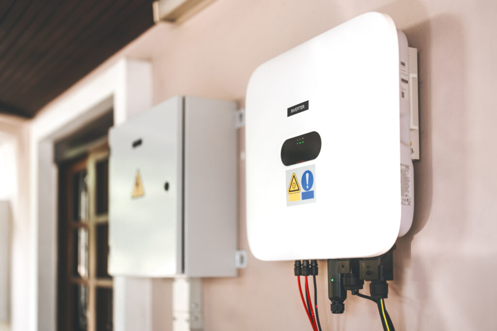 solar inverters vs hybrid inverter 